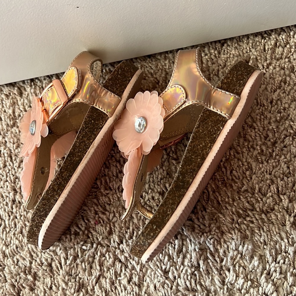 These sandals are super comfortable and in great condition. - Picture 3 of 5
